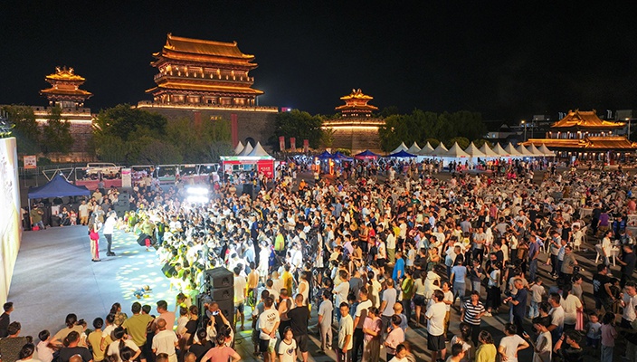 “夜经济”点燃烟火气，市民乐享“IM体育盛宴”